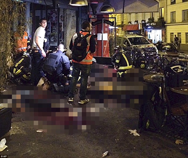 2E6D347C00000578-3317776-Victims_of_the_shooting_attack_lay_on_the_pavement_outside_La_Be-m-4_1447475533903