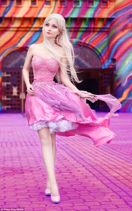 13 Photos Surprenantes De La Barbie Humaine Breakforbuzz 