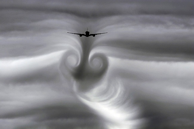 Avion-dans-des-turbulences