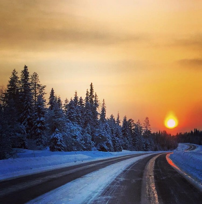 Coucher-de-soleil-à-Kuusamo-en-Finlande