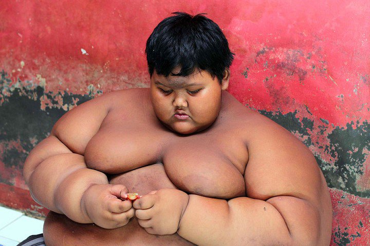 Arya-Permana-enfant-192-kilos-10-ans-indonesie-6