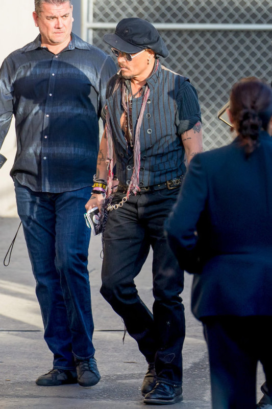 Johnny-Depp-le-31-octobre-a-Los-Angeles_portrait_1