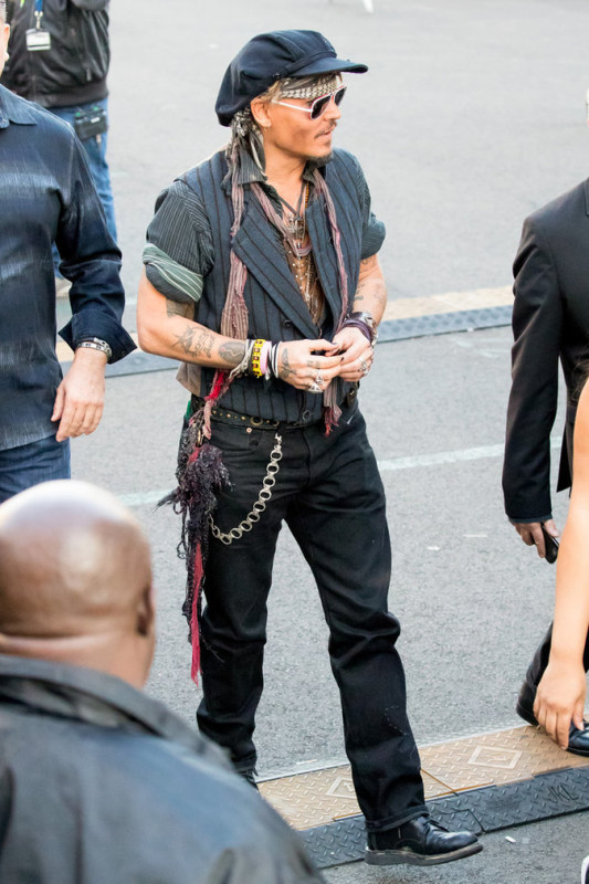 Johnny-Depp-le-31-octobre-a-Los-Angeles_portrait_10