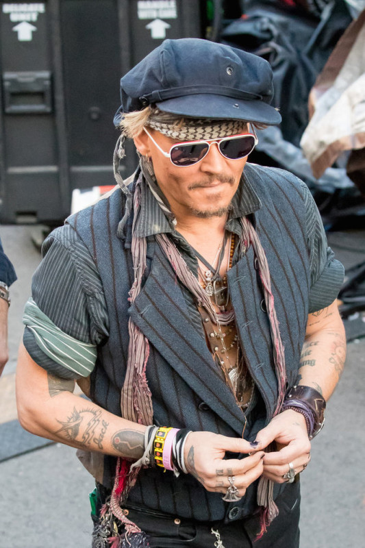 Johnny-Depp-le-31-octobre-a-Los-Angeles_portrait_2