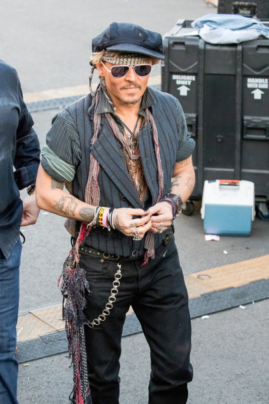 Johnny-Depp-le-31-octobre-a-Los-Angeles_portrait_3