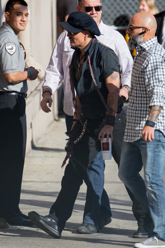 Johnny-Depp-le-31-octobre-a-Los-Angeles_portrait_5