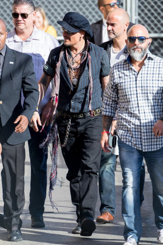 Johnny-Depp-le-31-octobre-a-Los-Angeles_portrait_6