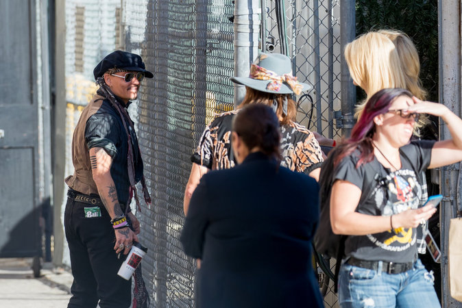 Johnny-Depp-le-31-octobre-a-Los-Angeles_portrait_7