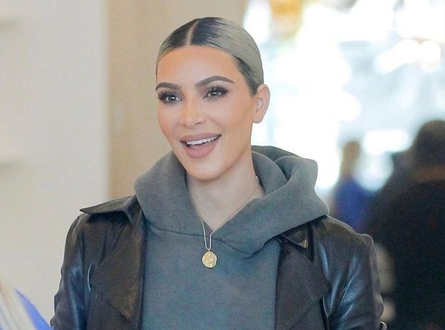 Kim Kardashian Aujourdhui Elle Pose à Quatre Pattes… Breakforbuzz