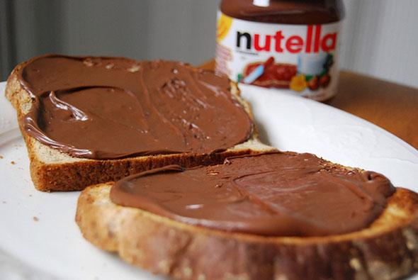 Cet homme avale un pot de Nutella en 3 minutes…