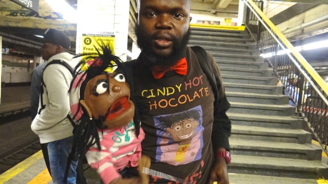 Un ventriloque qui drague dans le métro…