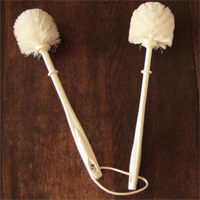 Faire du Nunchaku avec des brosses de toilettes…