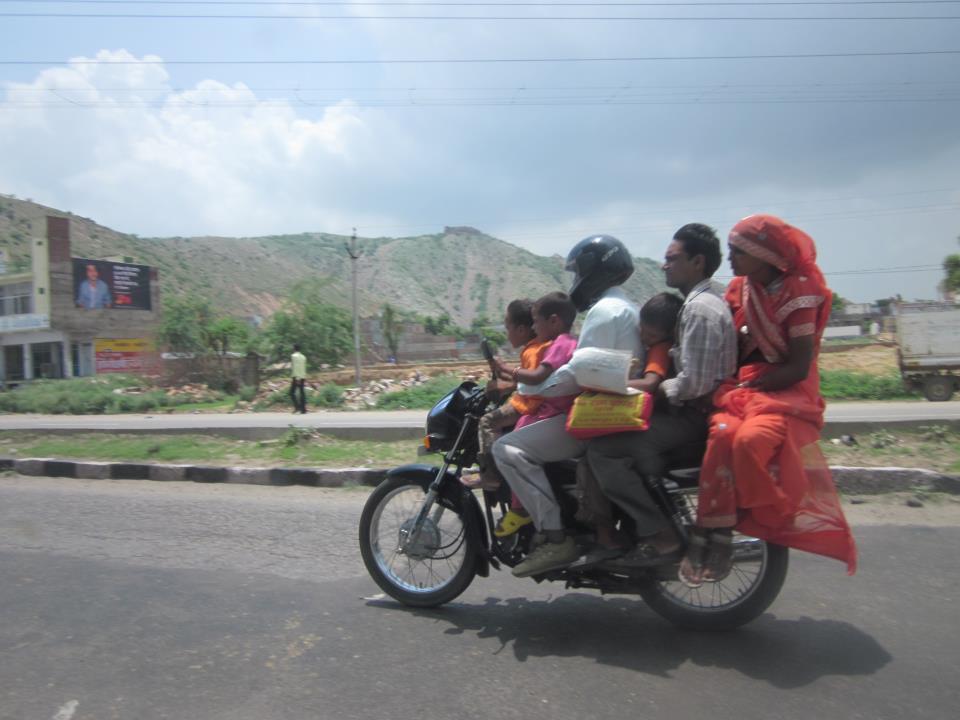 Question… Comment monter une moto sur un Bus ?