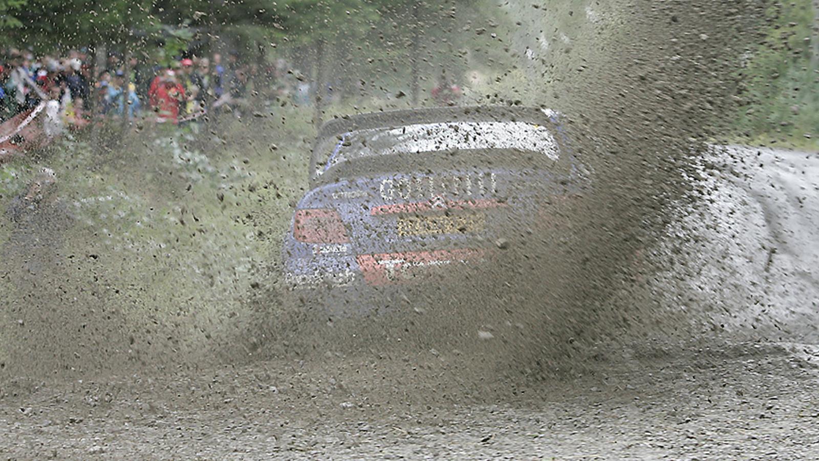 Subaru Impreza bloquée dans un Bassin à boue…