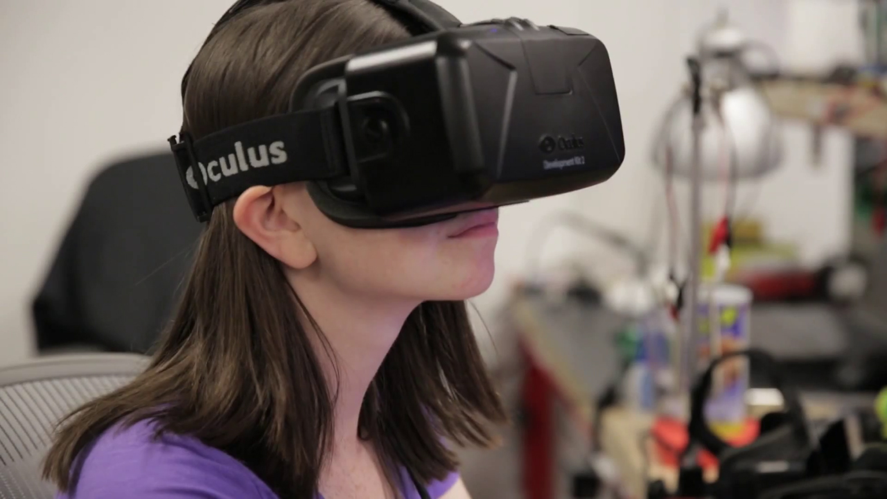Un agent de sécurité teste l’Oculus Rift !