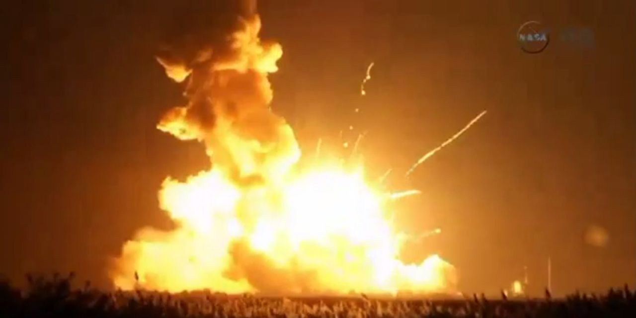 Explosion de la fusée Antares au décollage