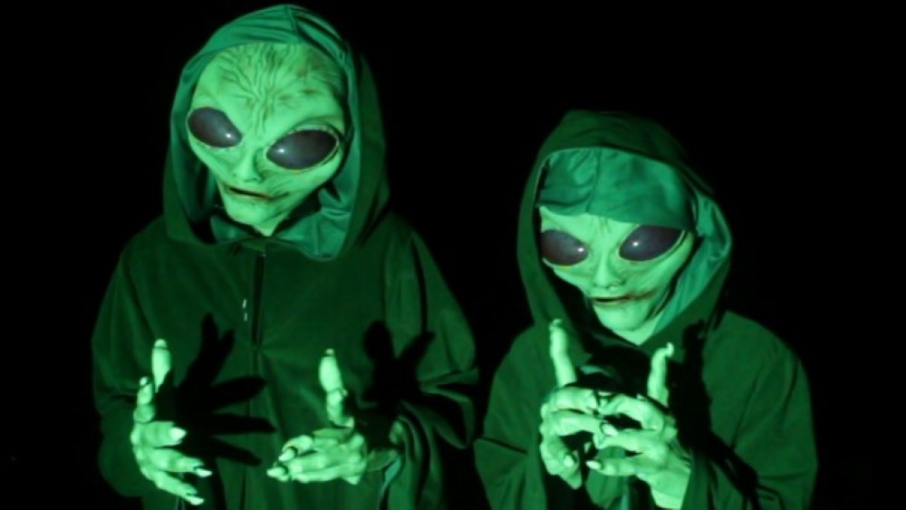 Alien Invasion Prank !