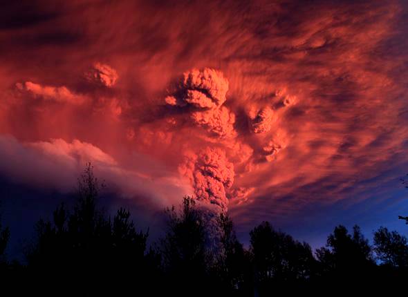 Des randonneurs japonais surpris par l’éruption d’un volcan…