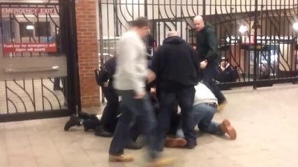 Un policier frappe son collègue à la tête par erreur…
