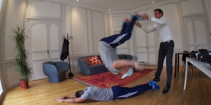 Le maire Hervé Blanché danse le hip-hop dans son bureau