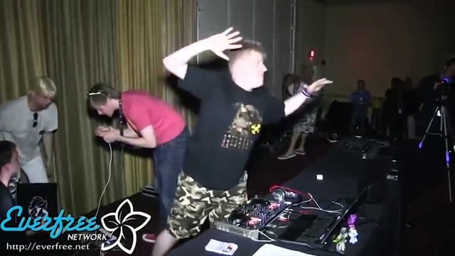 Les meilleurs DJs du monde sont dans cette vidéo