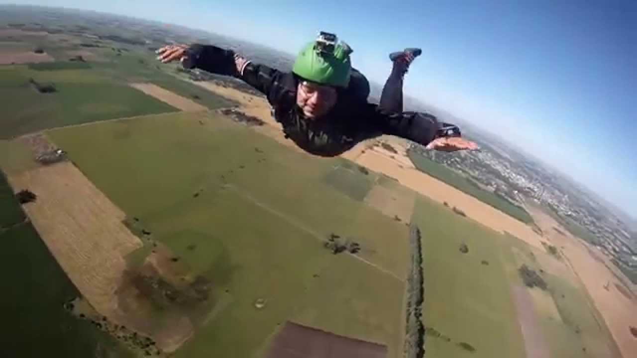 Deux parachutistes sauvés in extremis