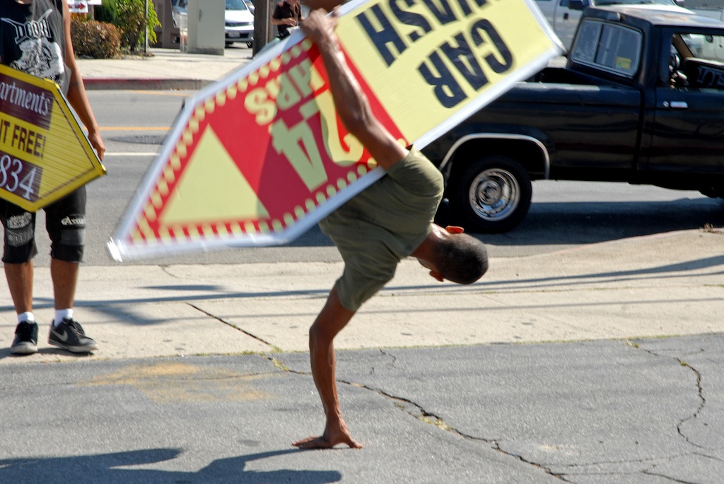 Un sign spinner fait le show…