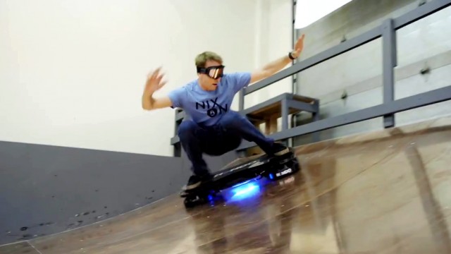 Tony Hawk teste l’hoverboard d’Hendo