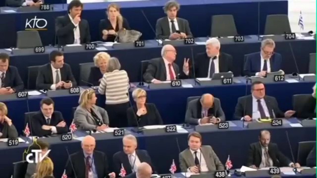 Un député vomit en pleine séance !