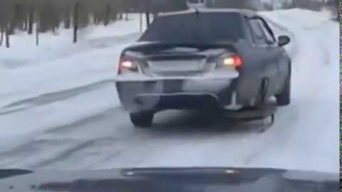 Une luge comme roue de secours