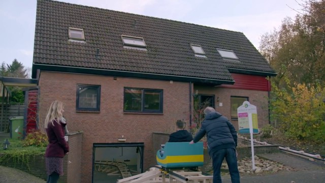 Des montagnes russes pour visiter une maison à vendre