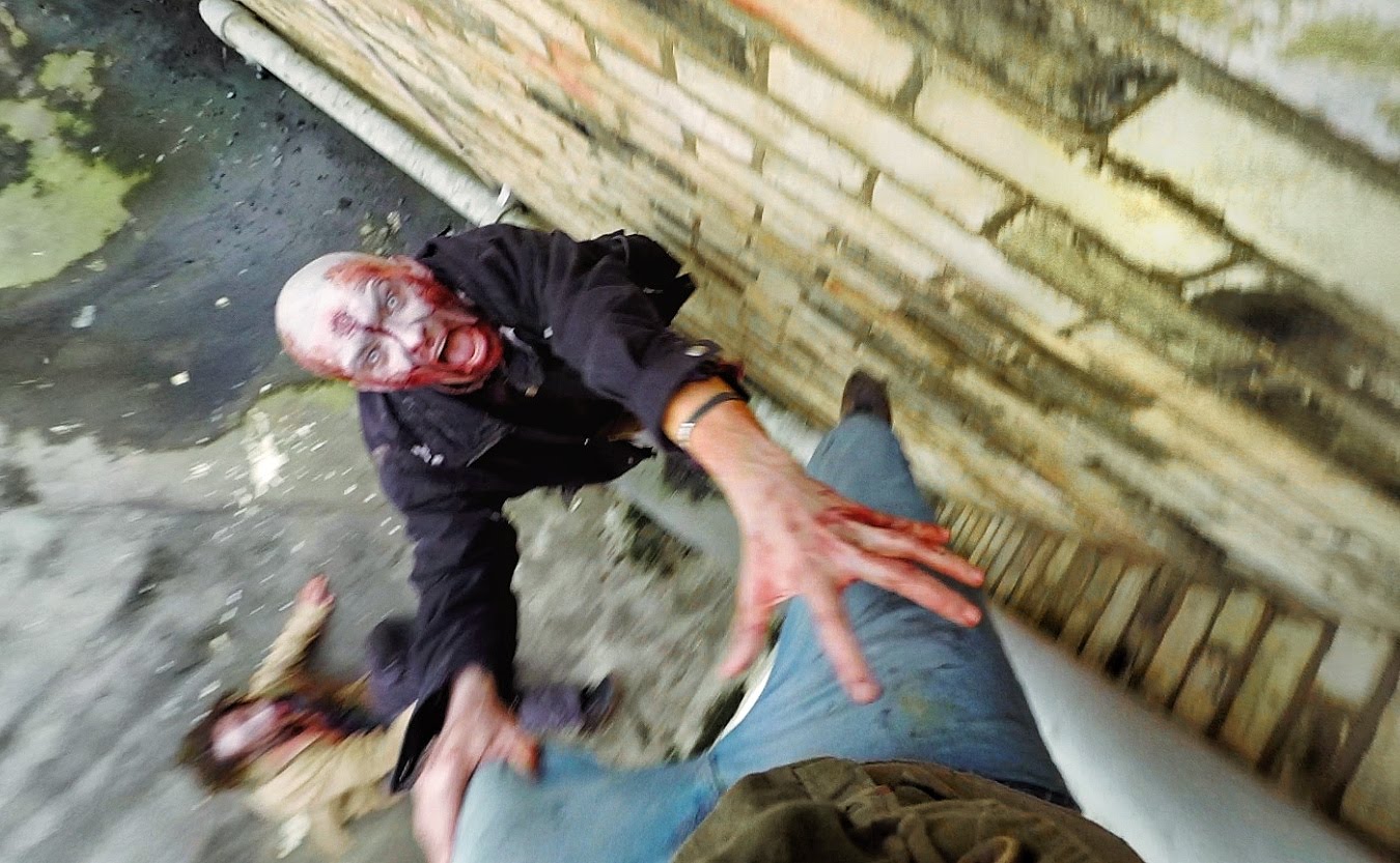 Parkour poursuivi par une horde de zombies