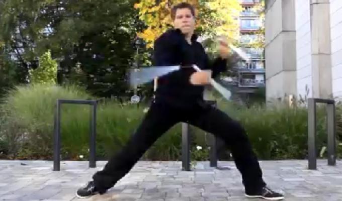 Démonstration de freestyle à l’arme blanche
