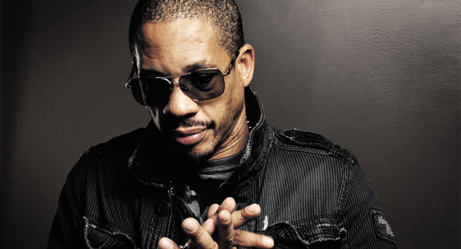 Joey STARR descend une jeune fille en direct à la télé!
