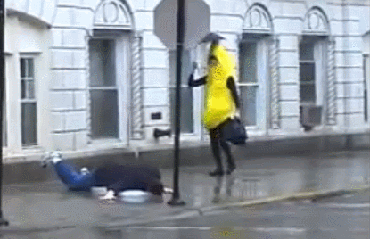 La question ? Si je glisse sur une banane, la banane glisse sur quoi ?