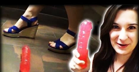 Prank : laissez tomber son sextoy dans les toilettes, les réactions sont géniales…