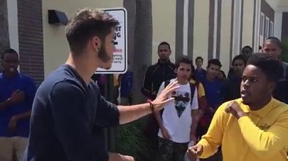 Très grosse baston entre 2 lycéens… WTF!!