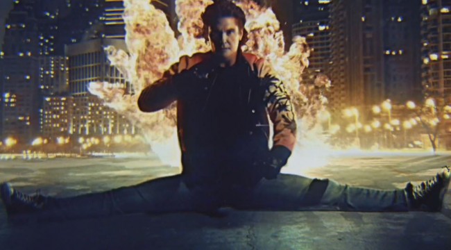 David Hasselhoff chante « True Survivor », attention à vos oreilles…