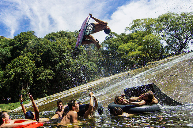 Le toboggan naturel le plus fun du monde est en Nouvelle-Zélande !