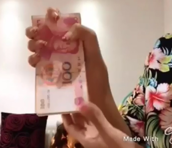 Compter rapidement une liasse de billets