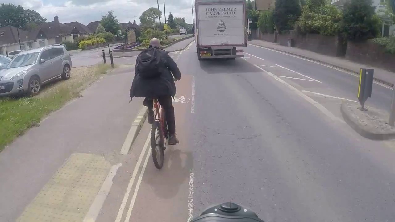 Instant karma pour un cycliste…
