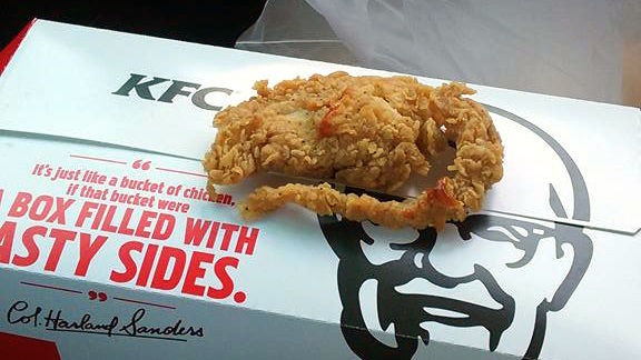 Du bon rat frit dans une boîte de nuggets KFC !