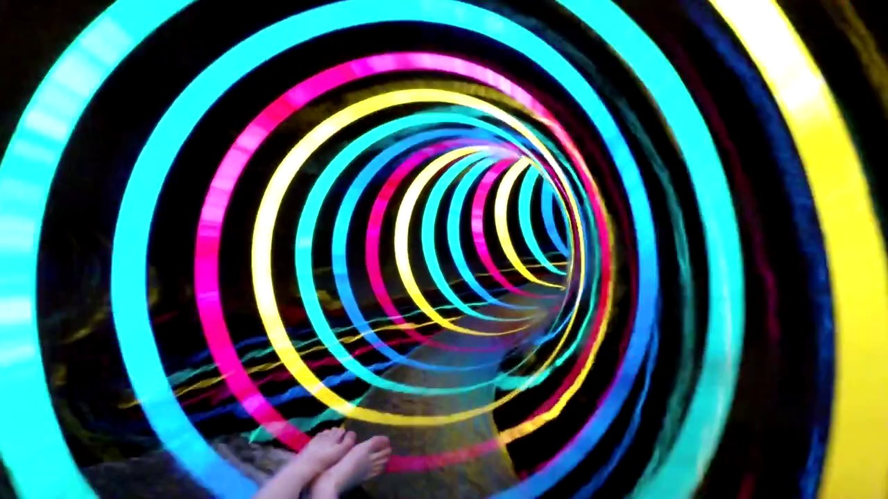 The black Hole, le toboggan aquatique lumineux psychédélique