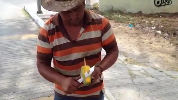 L’astuce du jour, découper une mangue en forme de fleur