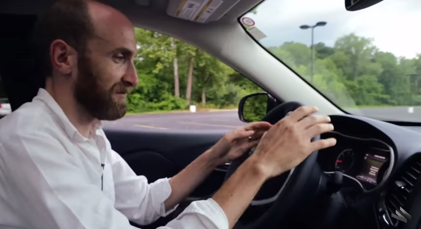 Des hackers prennent le contrôle d’une voiture à distance !