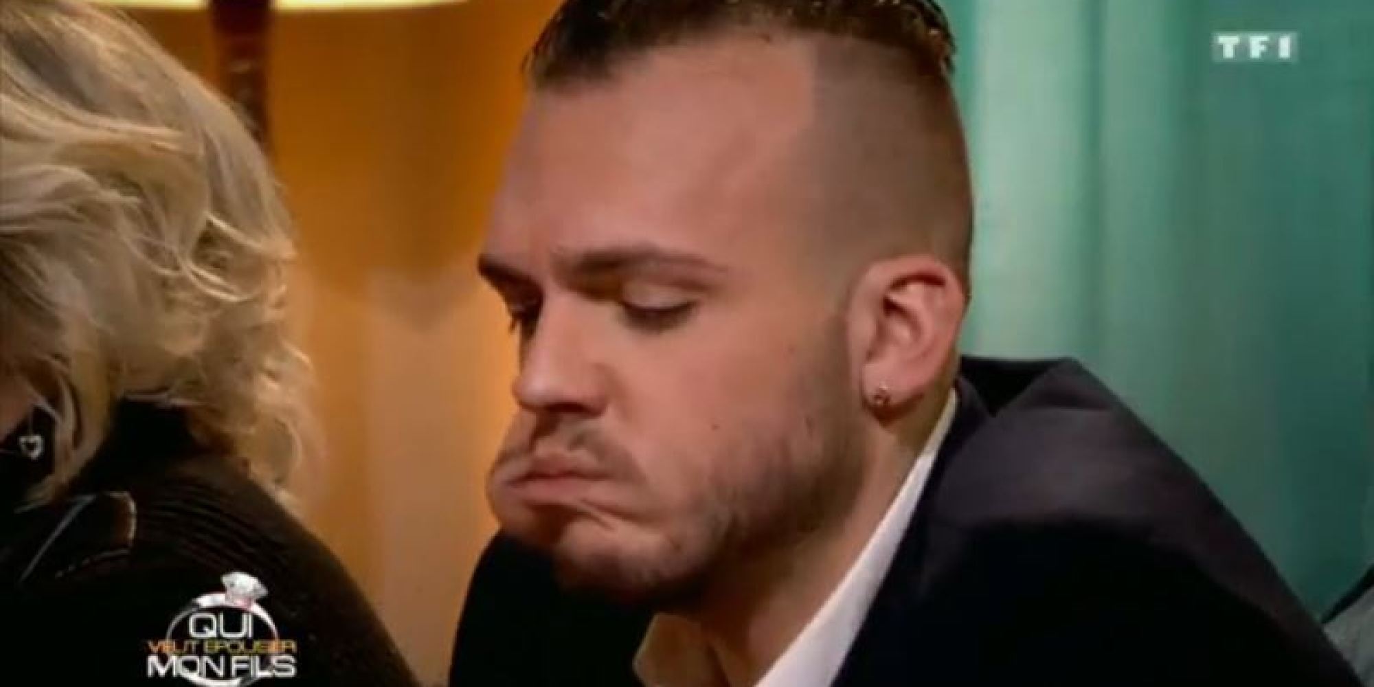 Un candidat de « Qui veut épouser mon fils » mange une bougie par erreur…