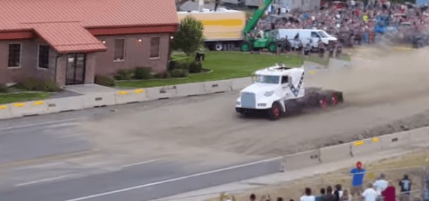 Record du monde de saut en camion