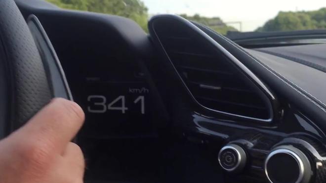 Une Ferrari à 341 km/h sur une autoroute Allemande…