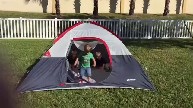 C’est l’histoire de 5 enfants qui sortent d’une tente…