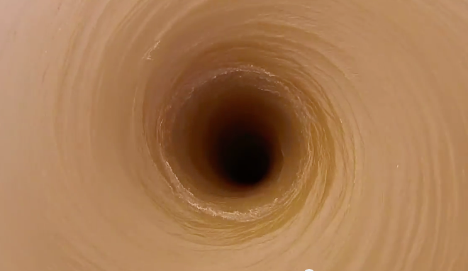 Vortex géant dans un lac